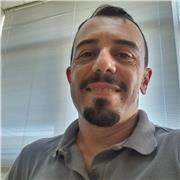 Posso dar aulas de português, matemática, informática, espanhol. Sou formado em engenharia mecânica e pós-graduado em gestão empresarial. Logo, assuntos relacionados a esses também podem ser abordados
